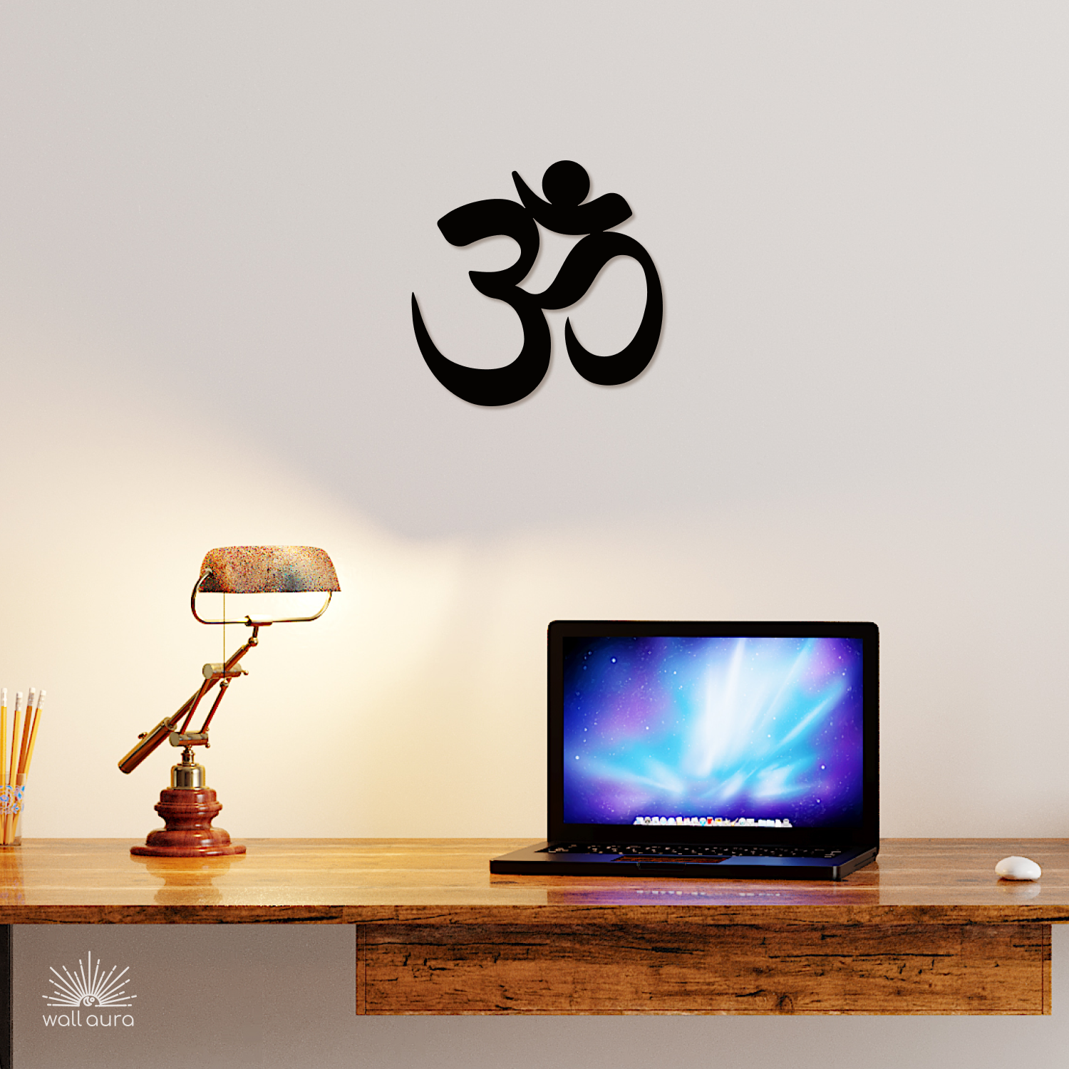 סמל אום מברזל לקיר