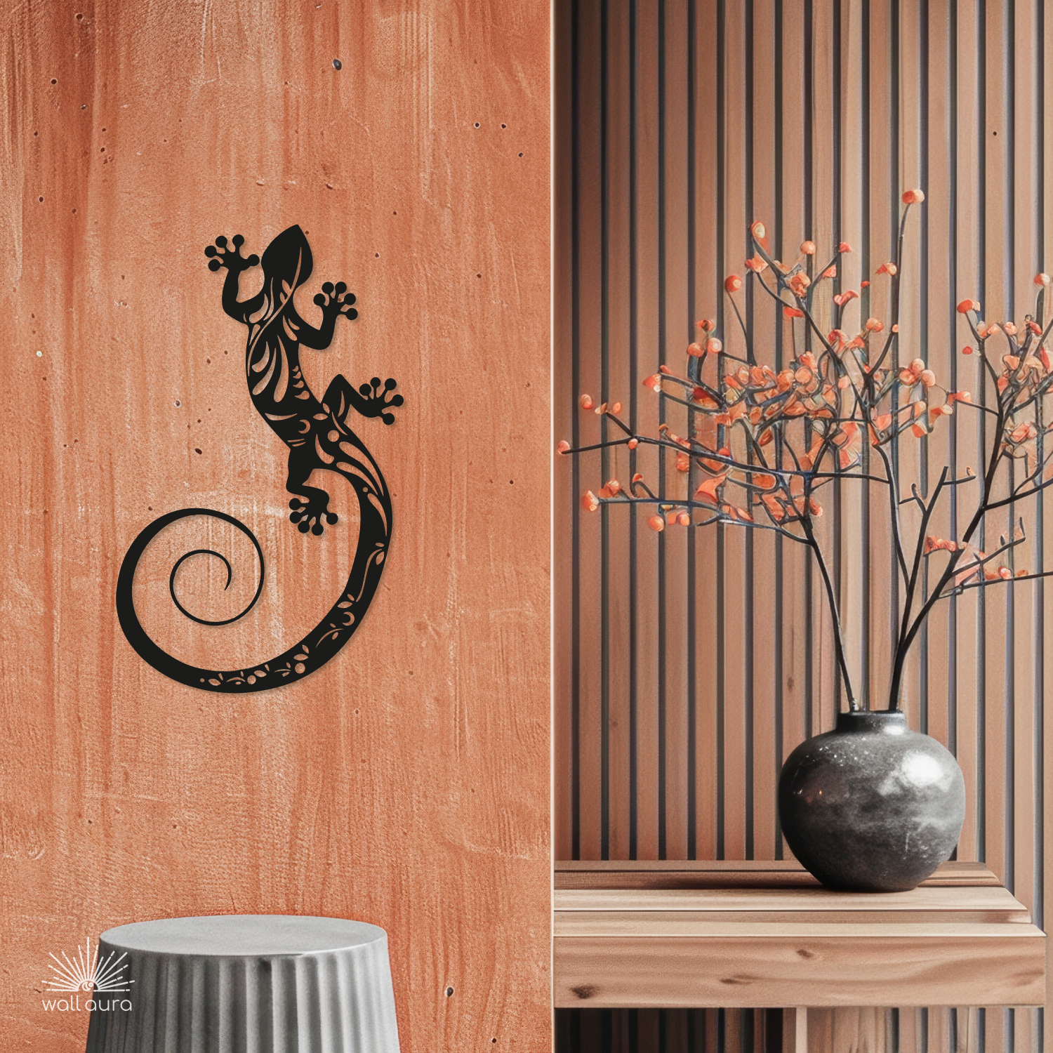 עיצוב קיר ממתכת שממית