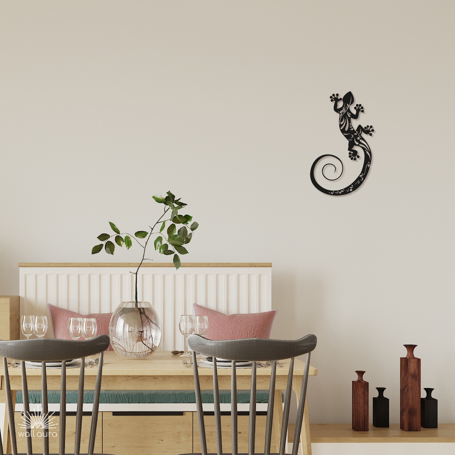 עיצוב קיר ממתכת שממית