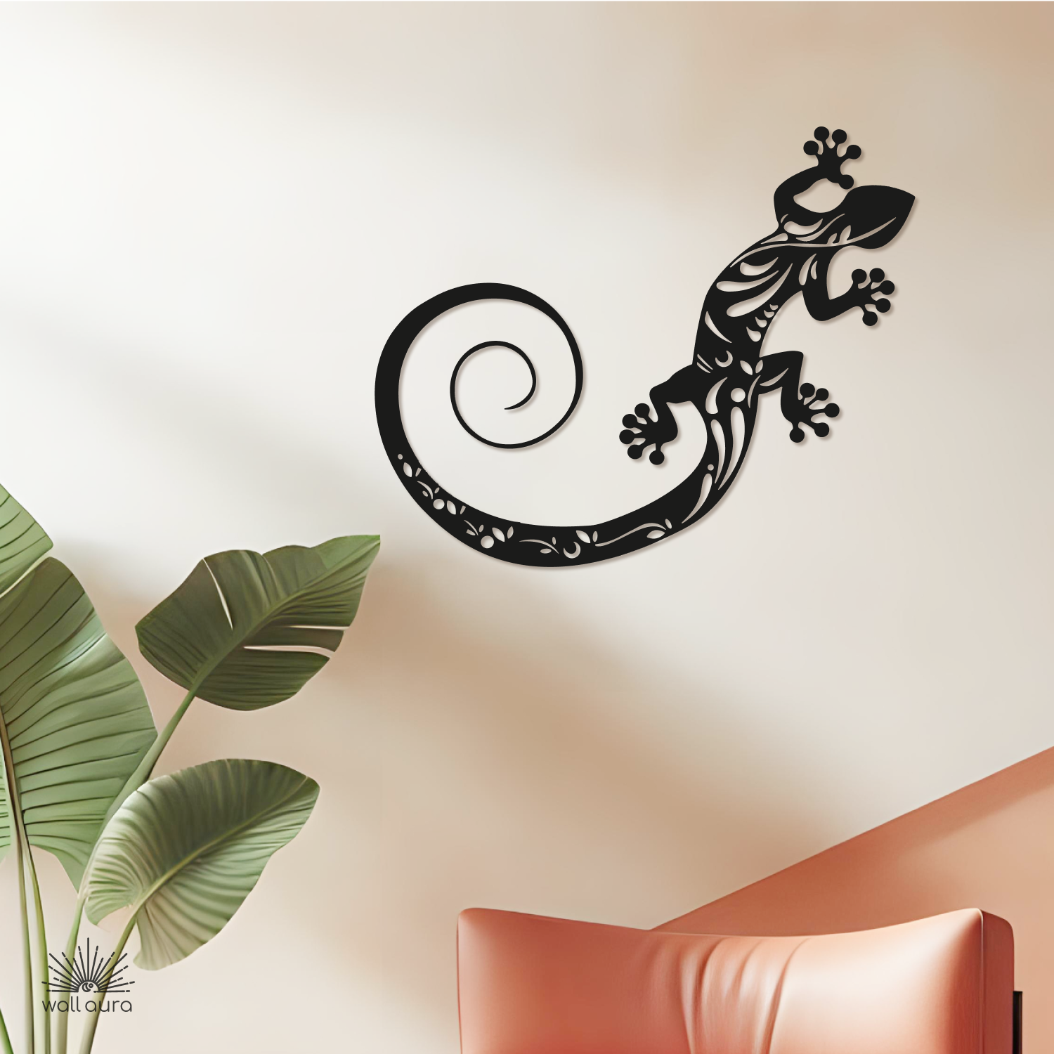 עיצוב קיר ממתכת שממית