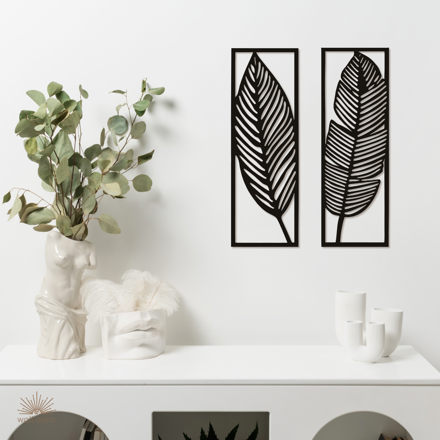 תמונת קיר ממתכת – זוג עלים דקורטיביים במסגרת