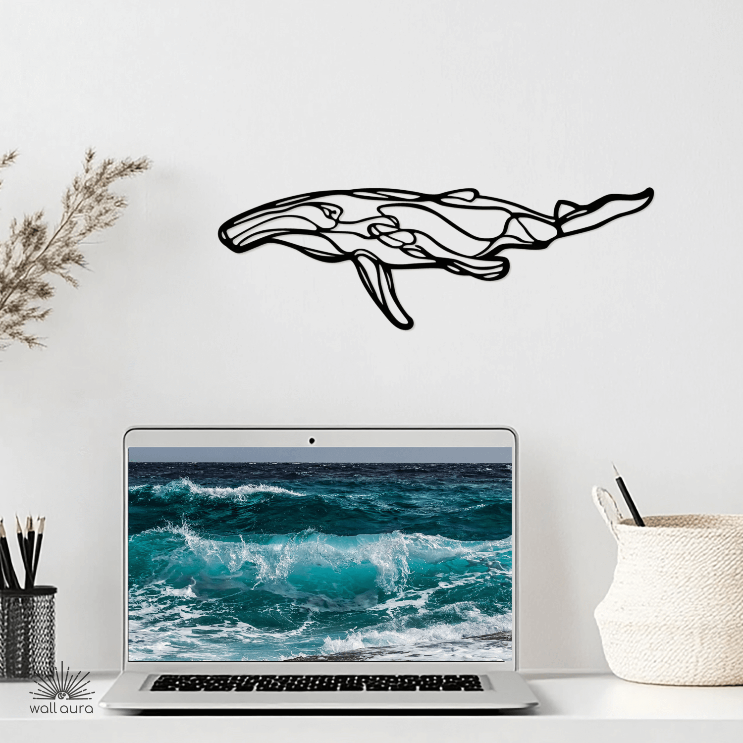 לוייתן קווי מתכת לתלייה על קיר